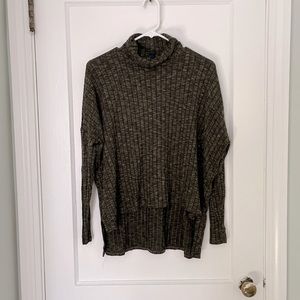 Green high low sweater, Size M
